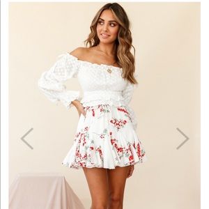 NWT hello molly size L white skirt floral pattern